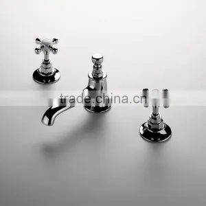Single Handle With Single Hole Lead Free Kitchen Faucet With Sidespray, Polished Chrome thumbnail-4