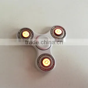 699 New Type Tri Led Hybrid Ceramic Bearing Spinner Led Glow Light Hand Fidget Spinners Spinner Toy thumbnail-2