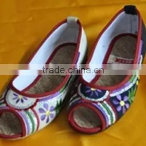 Chinese Traditional Woman Shoes thumbnail-1