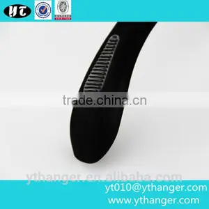 YY0490 Garment Display Black Velvet Hanger Non-slip Fashion Plastic Clothes Hanger thumbnail-3