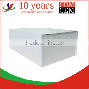 Empty Magnetic Closure Gift Box thumbnail-1