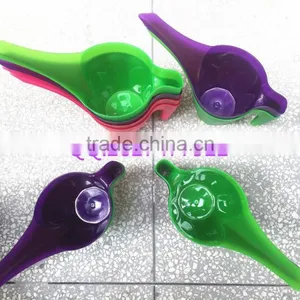 Ladies Garden Plastic Watering Can Set Plastic Watering Cans in Assorted Colors thumbnail-5