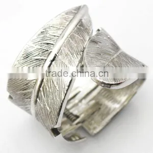 Hottest Wholesale Antique Silver Feather Alloy Cuff Bracelet thumbnail-3