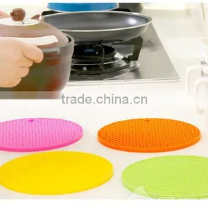 100% Food Grade Heat Resistant Reusable Silicone Hot Pot Holder thumbnail-3