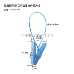 Plastic Hanger thumbnail-2