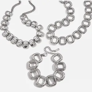Custom Round Stainless Steel Rhinestone Charm Necklace - 18K Gold Plated Metal Alloy thumbnail-4