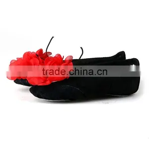 Wholesale Fashion Beautiful Dance Wear Black With Big Red Flower Shoes Baby Girls Ballet Dance Shoes thumbnail-4