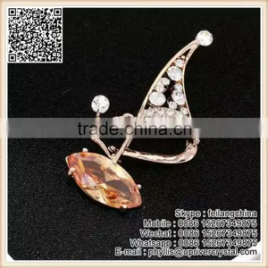 Fashion Man And Women Diamond Crystal Sailboat Brooch Pin thumbnail-1