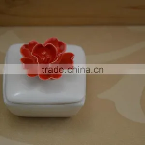 New Item White Ceramic Jewel Box With Red Flower Shape Design thumbnail-5