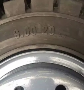 900R20 Solid Truck Tyre thumbnail-1