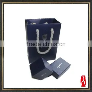 New Attractive Paper Gift Bags With Novel Styles thumbnail-1