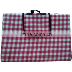 Hot Sale Red and White Plaid Print Polar Fleece Blanket for Picnic thumbnail-1