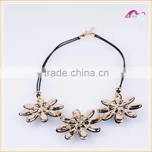 Classic Rope Chain Crystal Flower Choker Chunky Statement Necklace thumbnail-4