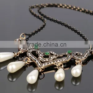 Europe and the United States Style Hollow Out Diamond Flowers Necklace Set thumbnail-5
