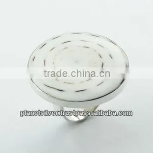 Sterling Silver White Conch Shell Ring Soft Colored Spiral thumbnail-1