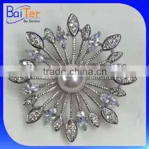 China Made Wholesale Fresh Water Pearl Brooch Fashion Rhinestone Men'S Brooch Pin thumbnail-1