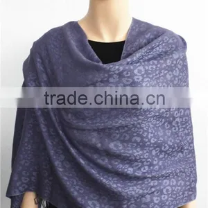 Jacquard Leopard Pattern Wool Scarf thumbnail-1