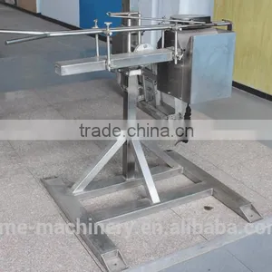 Livestock Poultry Slaughter Machine Vertical Type Poultry Head Automatic Cutting Machine Butcher of Chicken Slaughter Line thumbnail-3