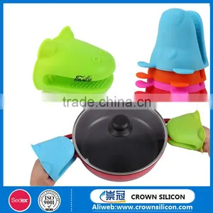 Popular Silicone Heat Resistant Cooking Glove /Crocodile Shape Silicone Glove For Cooking thumbnail-1
