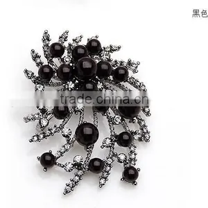 Best Selling Full Rhinestone Pearl Brooch, Alloy Brooch Wholesale thumbnail-1
