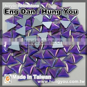 Made in Taiwan Garment Accessories 20mm Triangle Shaped Rhinestone With Silver Foil Back thumbnail-1