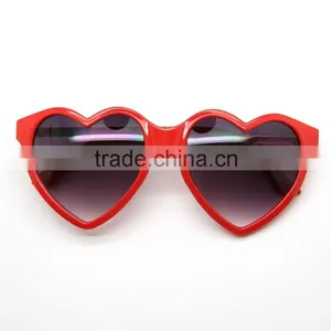 Quality Fashion Heart Sharp Sunglasses thumbnail-5