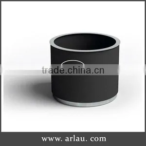 Decorative Metal Garden Flower Pot/planter thumbnail-1