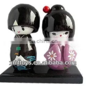 Customized Bride and Groom Figurines With Resin Material thumbnail-1