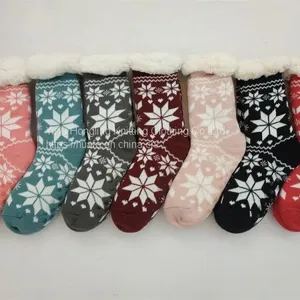 European Popular Snowflake Design China OEM Factory Direct Sale Slipper Winter Socks With Non Slip Grips thumbnail-1