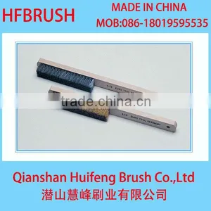 Wooden Handle Brush With Metal Wire thumbnail-1