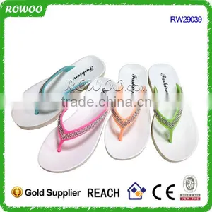 Latest Design White Crystal Women Fancy Custom Flip Flops thumbnail-1