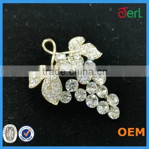 Wholesale Vivid Crystal Brooch Pin Small Rhinestone Brooch Fashion Grape Brooch thumbnail-1