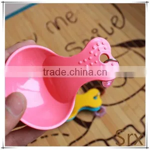 OEM Food Grade PP Pet Dog Cat Candy Color Plastic Shovel Heart Shape Handle Pet Food Spoon Manufacturer thumbnail-2