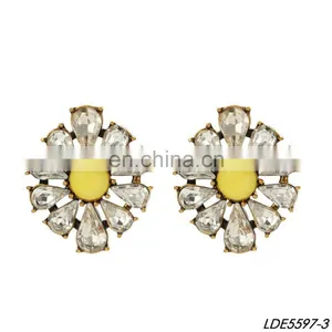 Daisy Crystals Stud Earrings Antique Gold Post Earrrings thumbnail-4