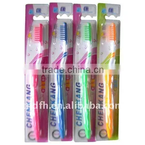 Folding Toothbrush thumbnail-1