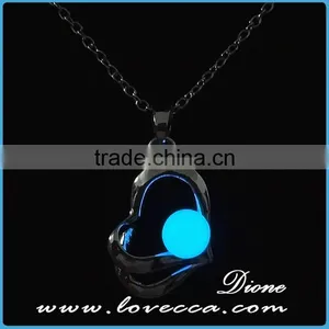 Plated Noctilucent Necklace Pendant Women Heart Shape Glow Dark Necklace thumbnail-5