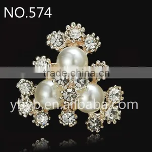 Fashion White Flower Crystal Rhinestone Brooch thumbnail-1