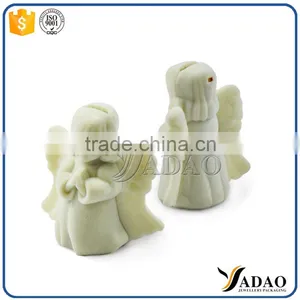 China Factory Fashion Customized Flocking Plastic Jewelry Package Box thumbnail-1