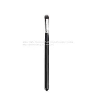 Eyeshadow Brush thumbnail-1