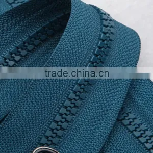 2016 High Quality Plastic Zipper thumbnail-2
