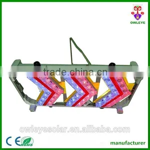Solar-powered Led Synchro Flashing Arrow Warning Signal thumbnail-2