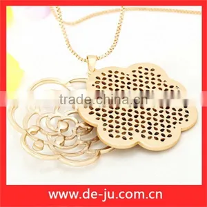 Fashion Charm Rose Crystal Sweater Necklace thumbnail-3