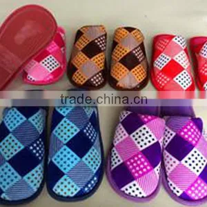 Classical Design Cotton Fabric Woman Bedroom Slipper Wholesale Bottom Price Warm Slipper thumbnail-1