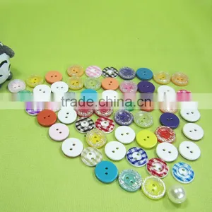 China Manufacturer Shining Powder 2 Holes Colorful Eyes Shape Resin Buttons thumbnail-2