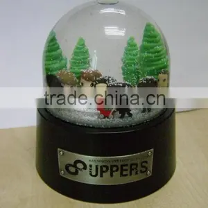 New Arrival Resin Wedding Favors Christmas Snow Globe Wholesale thumbnail-4