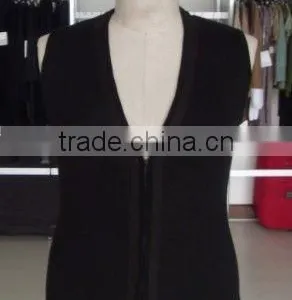 Men's Knitted Sleeveless Sweater thumbnail-1