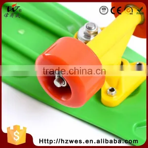 OEM 40kgs OEM PVC Wheels Fish Shape Skateboard for Kids thumbnail-6