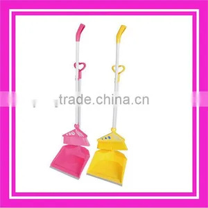 Plastic Broom Set thumbnail-1