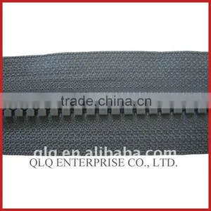 High Quality Black Plastic Long Chain Zipper thumbnail-1