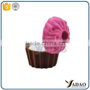 Cake Shape Flocking Velvet Jewelry Boxes Packaging thumbnail-3